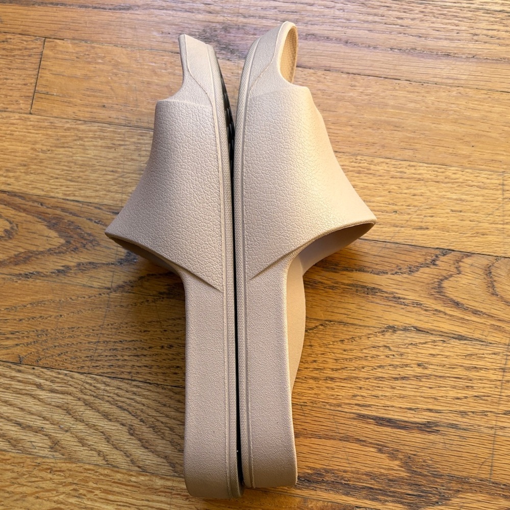 Archies Cream Slide Sandals - Picture 9 of 9